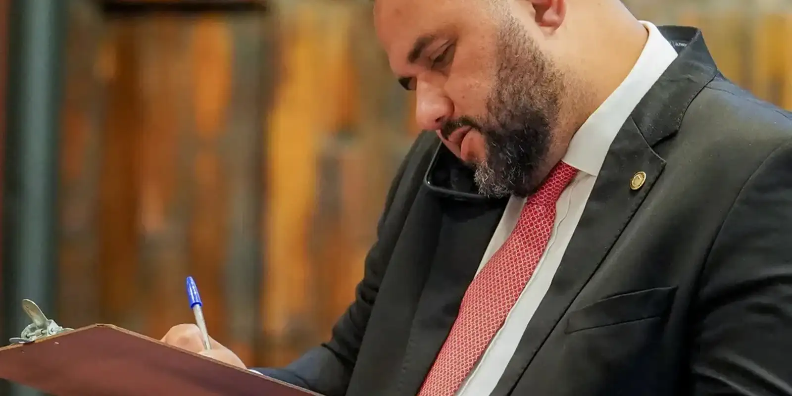 pf-encontra-mensagens-de-violencia-em-celular-de-deputado-preso-no-rj