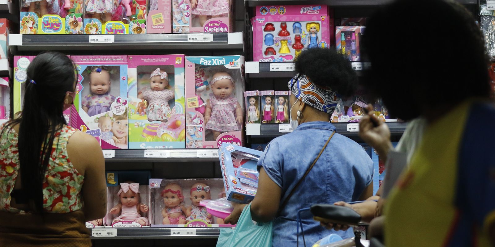 com-queda-do-dolar,-comercio-cresce-0,5%-em-marco-e-amplia-recorde