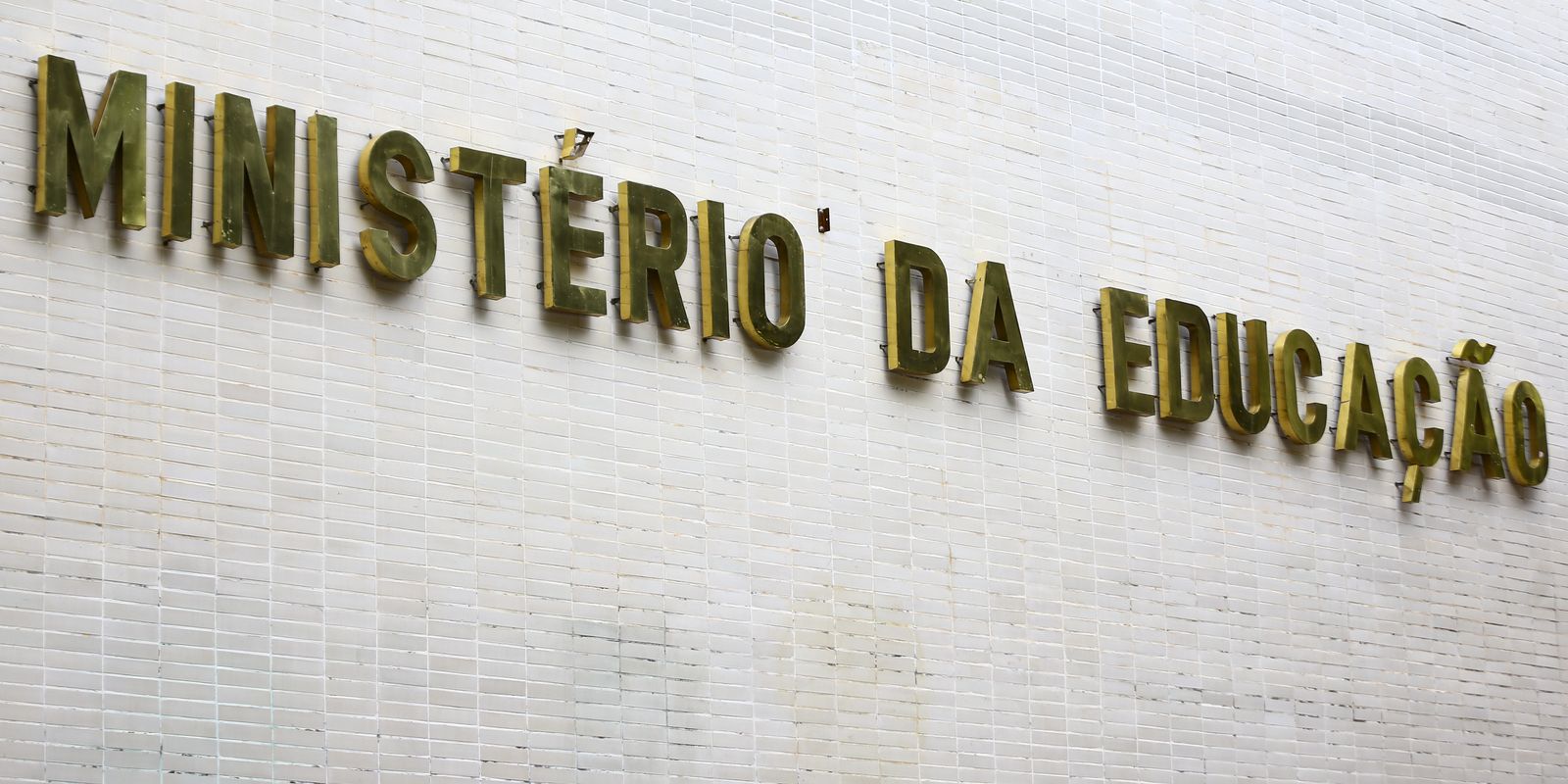 metade-dos-professores-formados-em-ead-tem-desempenho-insuficiente