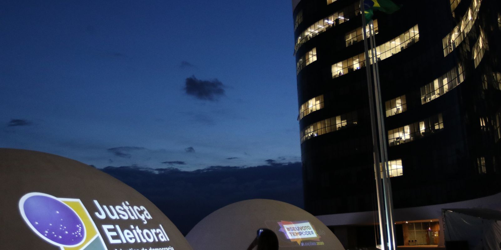 eleicoes:-tse-assina-acordo-com-big-techs-para-combater-desinformacao