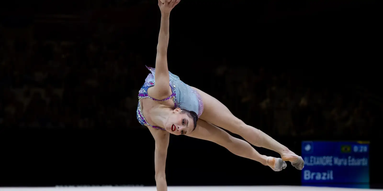 babi-e-maria-eduarda-brilham-em-1o-dia-do-mundial-de-ginastica-ritmica