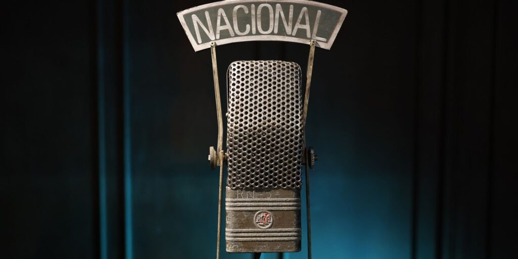 no-mundo-da-bola-recorda-momentos-epicos-do-esporte-na-radio-nacional