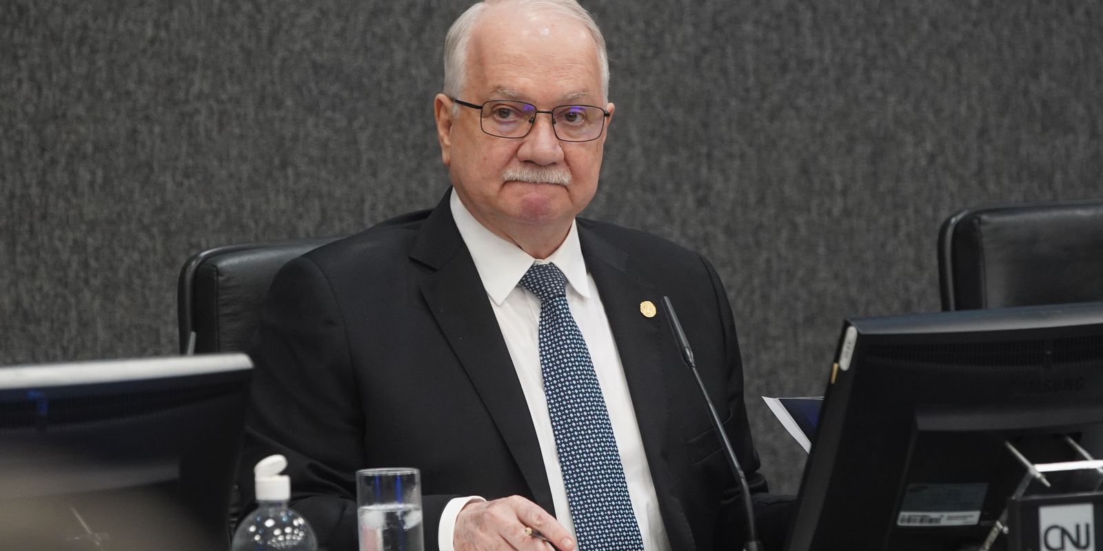fachin-aguarda-explicacoes-de-ministros-para-decidir-sobre-crise