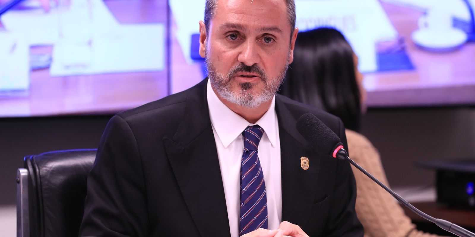 dino-determina-reintegracao-de-andrei-rodrigues-no-comando-da-pf