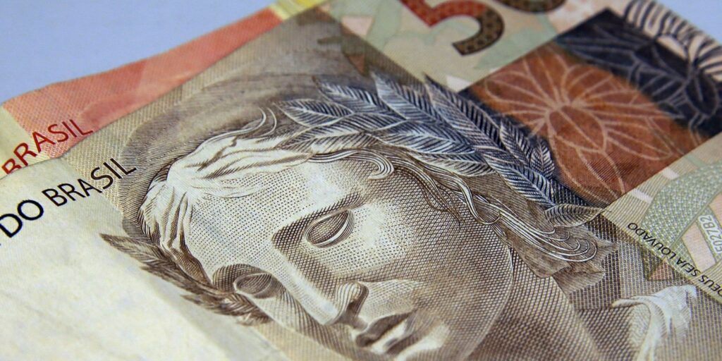 brasileiros-retiram-r$-10,5-bilhoes-da-poupanca-em-agosto
