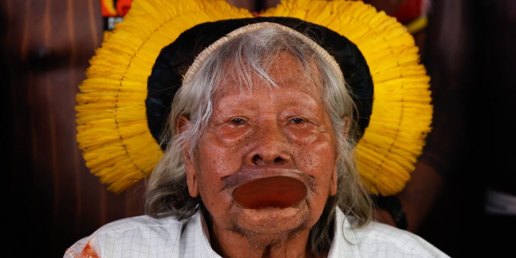 cacique-raoni,-de-94-anos,-recebe-cuidados-paliativos-em-mato-grosso