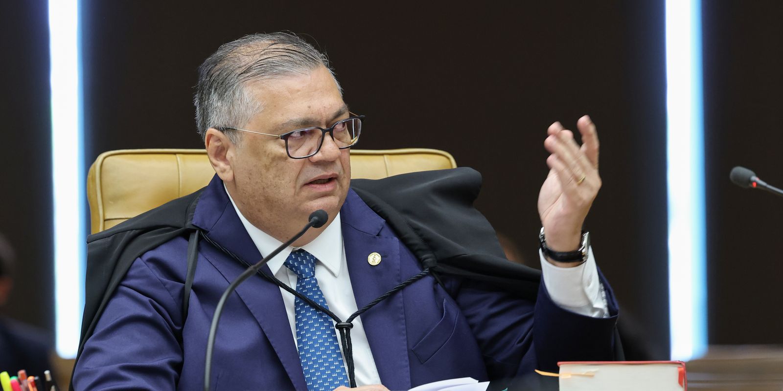 dino-e-zanin-votam-para-julgar-moraes-e-mendonca-na-mesma-sessao