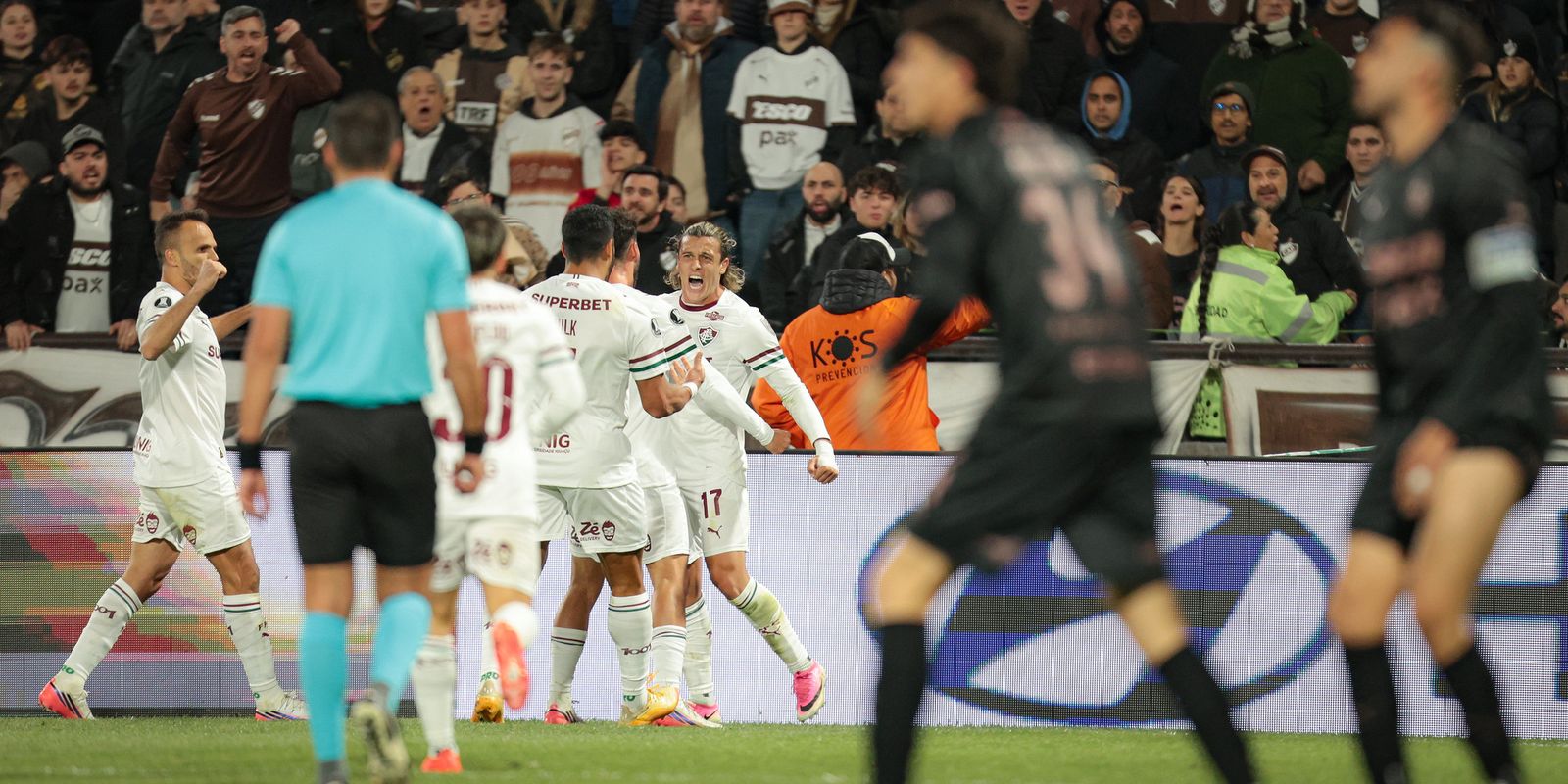 fluminense-leva-susto,-mas-e-1o-classificado-a-semi-da-libertadores