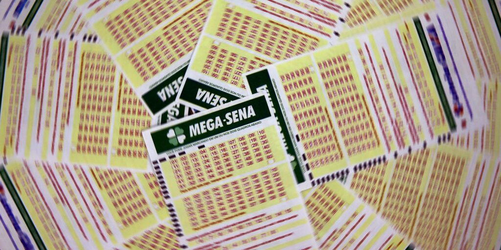 mega-sena-acumula-para-r$-102-milhoes;-confira-os-numeros-sorteados