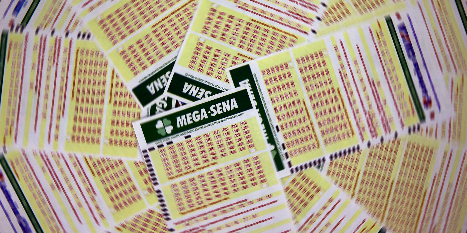 mega-sena-acumula-para-r$-102-milhoes;-confira-os-numeros-sorteados
