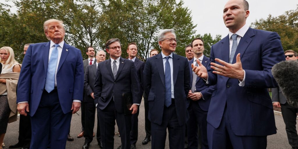 trump-anuncia-autorregulacao-da-ia-por-bigtechs-em-meio-a-temor-social