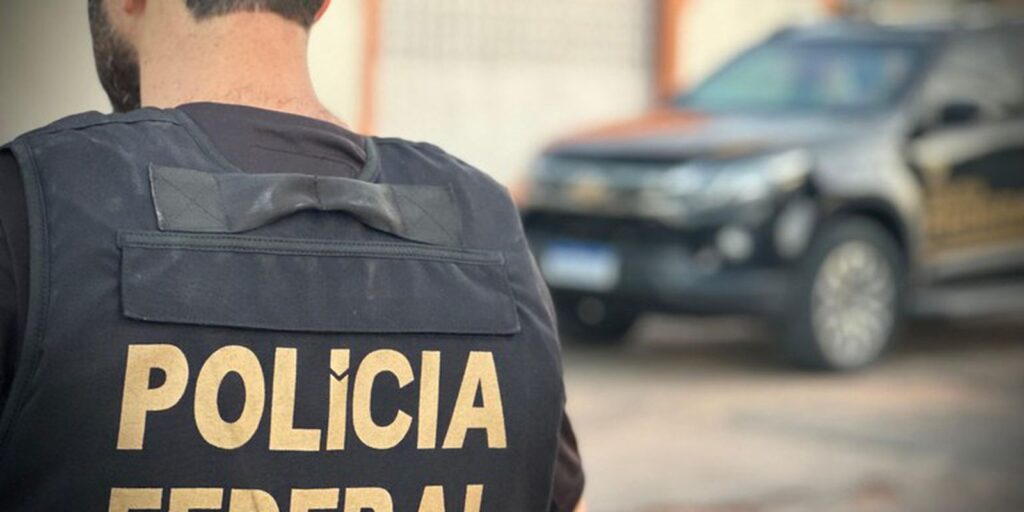pf-investiga-uso-de-broches-com-camera-para-gravar-votos
