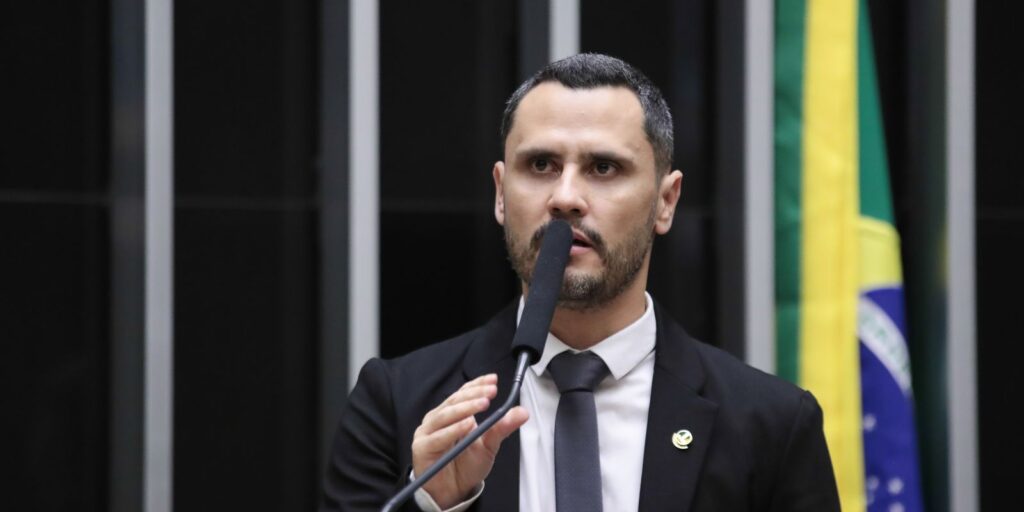 cleitinho-azevedo-e-eleito-governador-de-minas-gerais-no-1o-turno