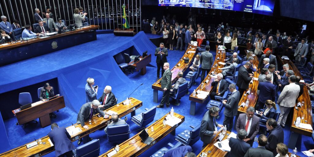 pl-elege-19-senadores-e-soma-28;-mdb-conquista-sete-vagas-e-pt,-seis