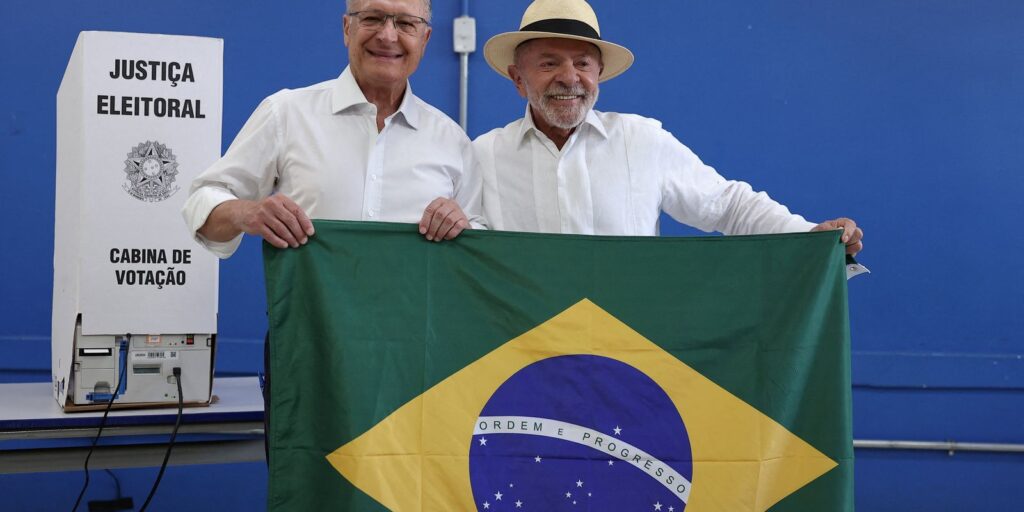 mendonca-da-24h-para-remocao-de-posts-sobre-lula-e-bandeira-do-brasil 