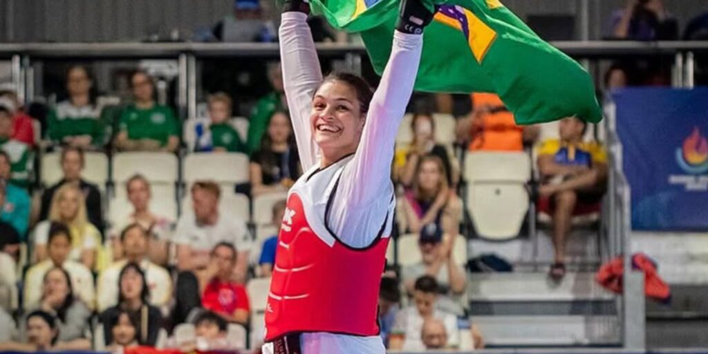 maria-clara-pacheco-e-campea-da-3a-etapa-do-grand-prix,-em-paris