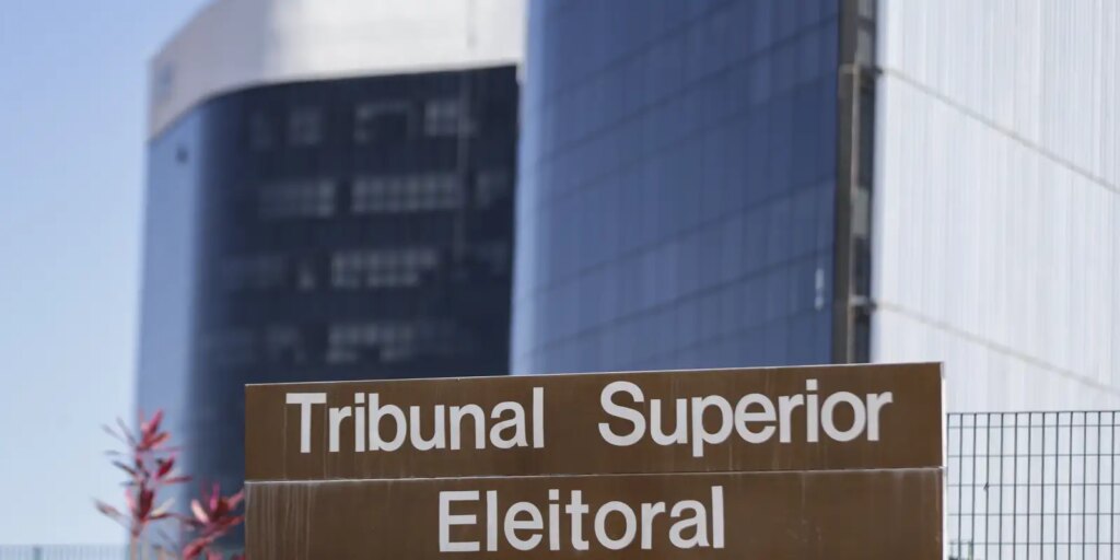 tse-barra-anuncios-de-lula-acusando-flavio-de-ser-contra-escala-6×1