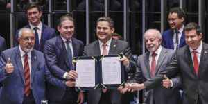 alcolumbre-homenageia-paim-no-fim-da-6×1;-entenda-motivo