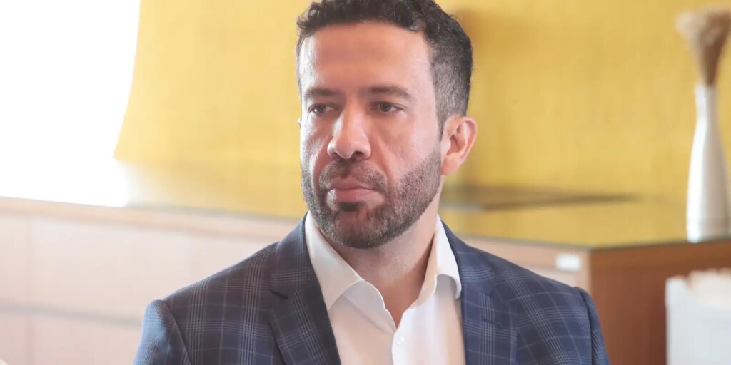 andre-janones-recebe-alta-e-deixa-hospital-em-sao-paulo