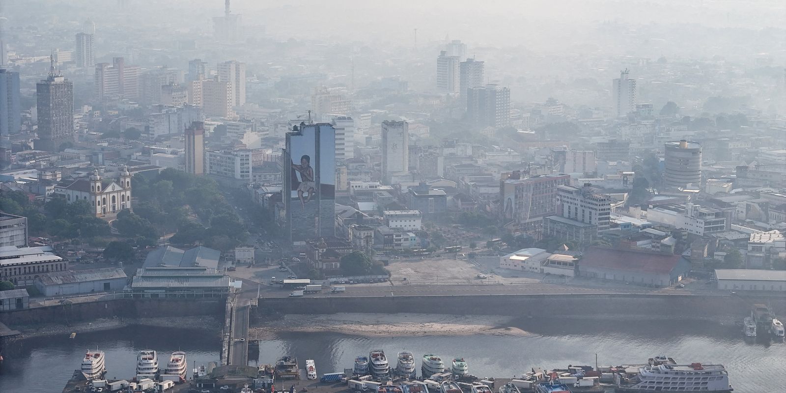 manaus-cancela-programacao-de-357-anos-por-causa-da-fumaca