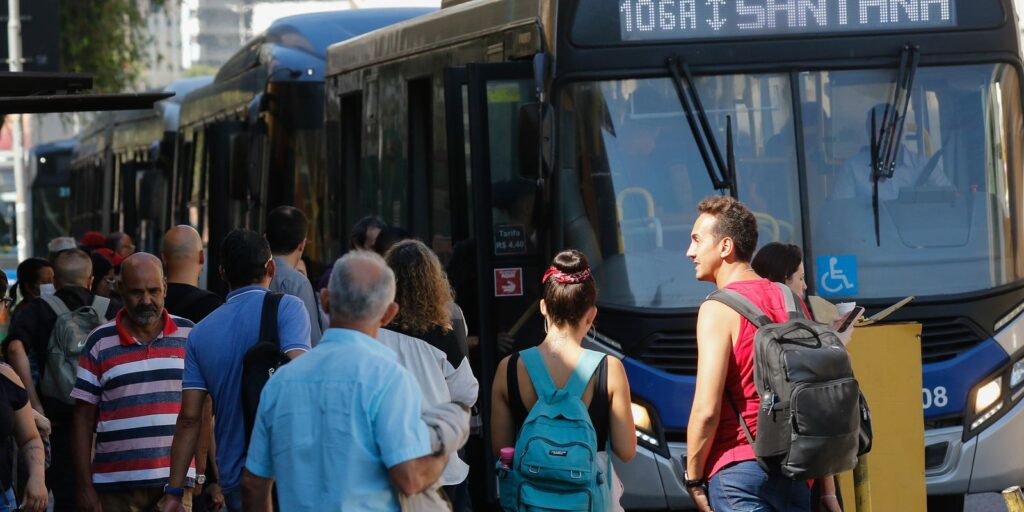 pt-notifica-tre-sp-por-falta-de-onibus-na-cidade-neste-domingo