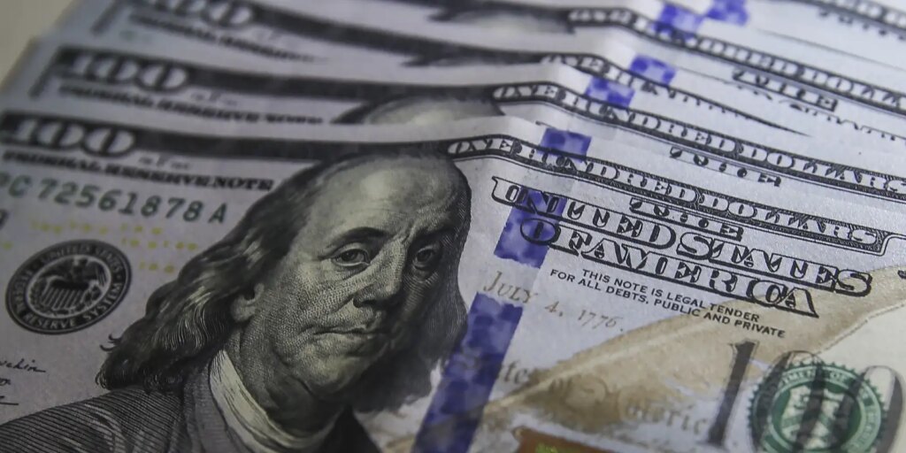 dolar-sobe-0,76%-e-fecha-a-r$-5,39-em-dia-de-cautela