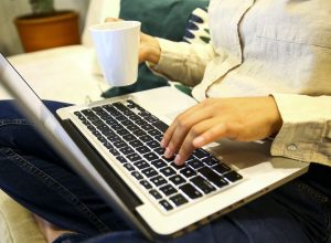 sete-em-cada-dez-brasileiros-temem-comprar-remedios-pela-internet