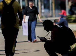 percentual-de-jovens-nem-nem-no-brasil-cai-para-22,4%,-mostra-estudo