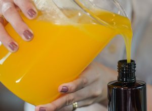 anvisa:-veja-a-lista-de-cosmeticos-que-podem-ter-fabricacao-artesanal