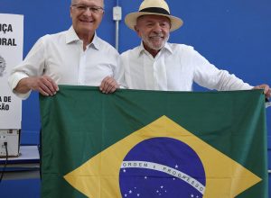 mendonca-da-24h-para-remocao-de-posts-sobre-lula-e-bandeira-do-brasil 