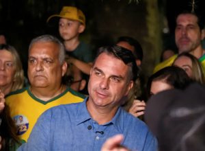 flavio-faz-visita-ao-pai-em-prisao-domiciliar-e-recebe-apoios-em-sp